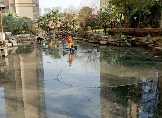 南郑景观池淤泥清理