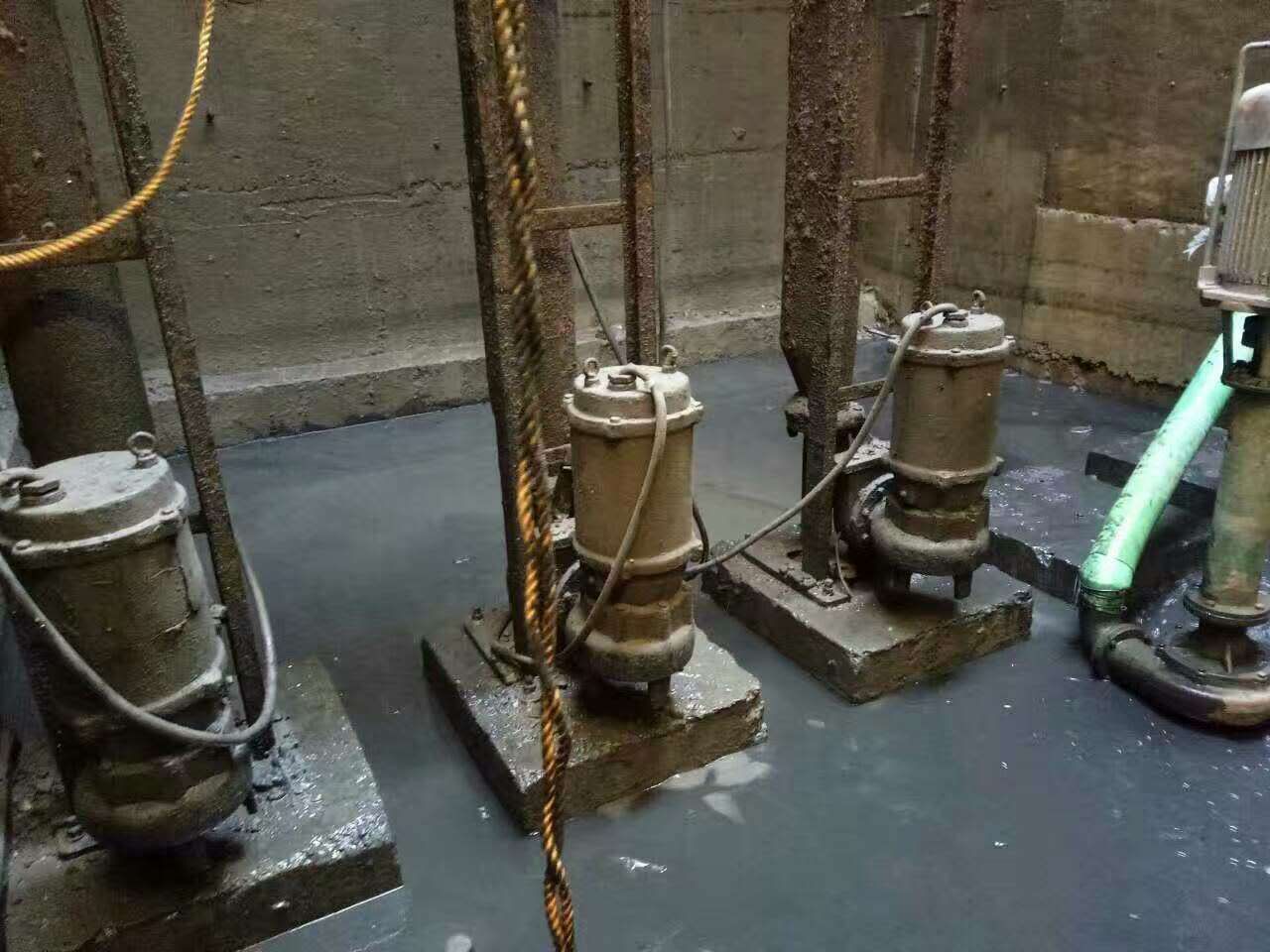 南郑污水池清理